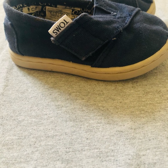 TOMS Toddler shoes - Picture 5 of 5